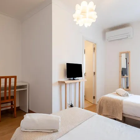 West Side ゲストハウス 3*